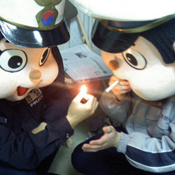 포돌이 담배 경찰 철컹