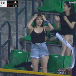 야구장 응원녀 야구 경기장 두산 춤 응원 예쁜 여자 귀여운 두산녀