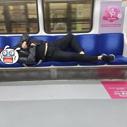 지하철 1호선 꿀잠 빌런 무개념 대자로 누워서 자는 남자
